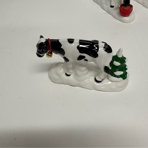 Department 56 Snow Village Herd Of Holiday Heifers Set 3 NWT - Picture 8 of 12